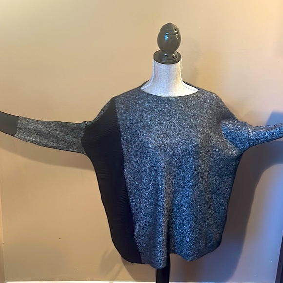 NWT Armani Exchange light asymmetrical Sweater XL - Picture 12 of 13